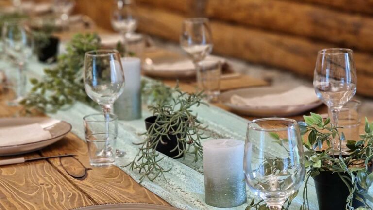 Dekoratsioonid Kaetud laud