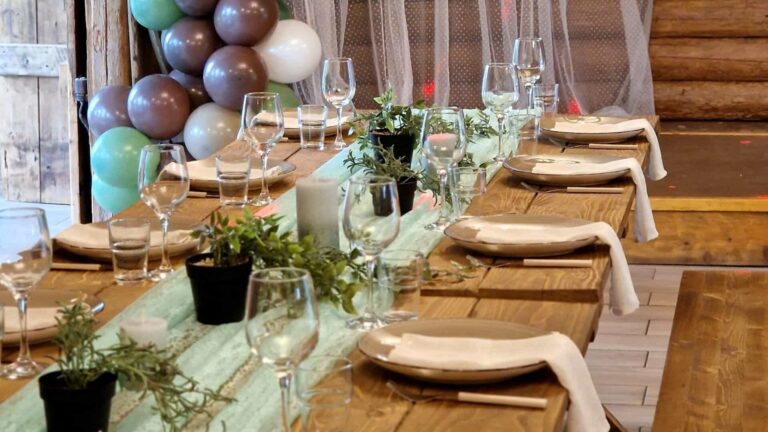 Dekoratsioonid Kaetud laud