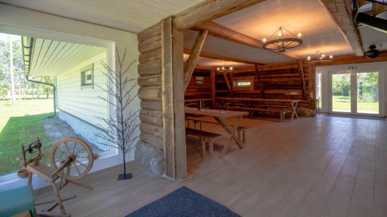 Rehetalu peosaal sissepääs